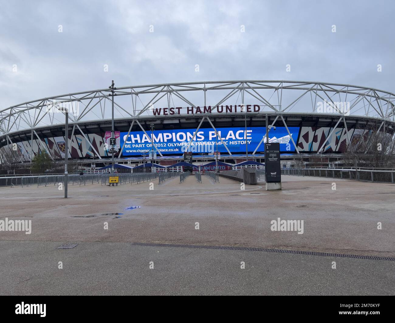 London Stadium im Queen Elizabeth Olympic Park - Heimstadion von West Ham United - LONDON, Großbritannien - 20. DEZEMBER 2022 Stockfoto