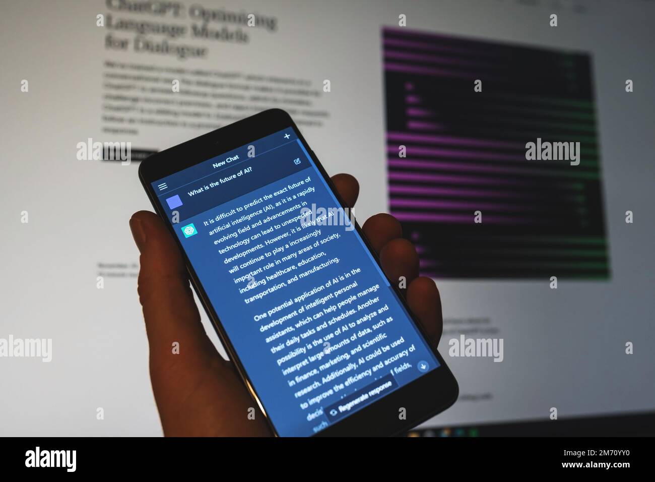 ChatGPT Öffnen Sie den AI-Chat-bot auf dem Bildschirm des Telefons. KI-Chatbot-Antwort auf die Frage nach der Zukunft der KI. Swansea, Großbritannien - 3. Januar 2023. Stockfoto