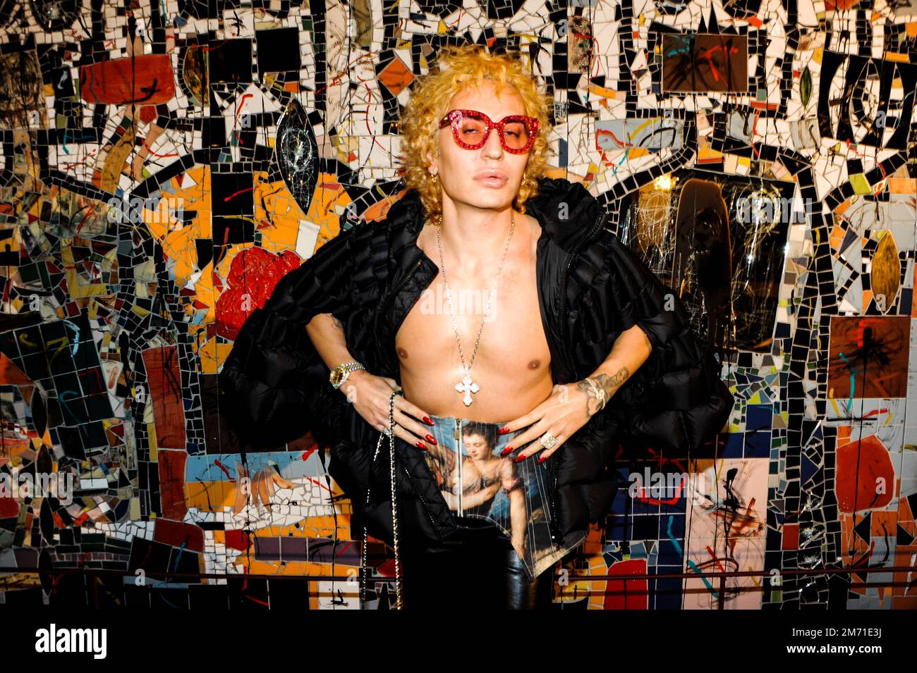 LGBTQIA+-Aktivist, Influencer und Model Elton Ilirjani an der Met OPERA für La Traviata, 5. Januar 2023 Stockfoto