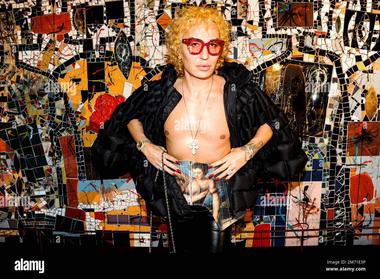 LGBTQIA+-Aktivist, Influencer und Model Elton Ilirjani an der Met OPERA für La Traviata, 5. Januar 2023 Stockfoto