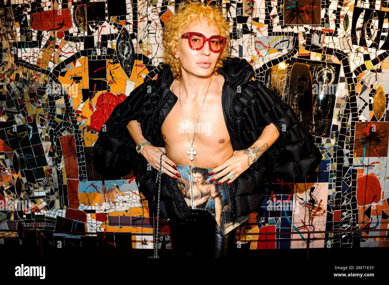 LGBTQIA+-Aktivist, Influencer und Model Elton Ilirjani an der Met OPERA für La Traviata, 5. Januar 2023 Stockfoto