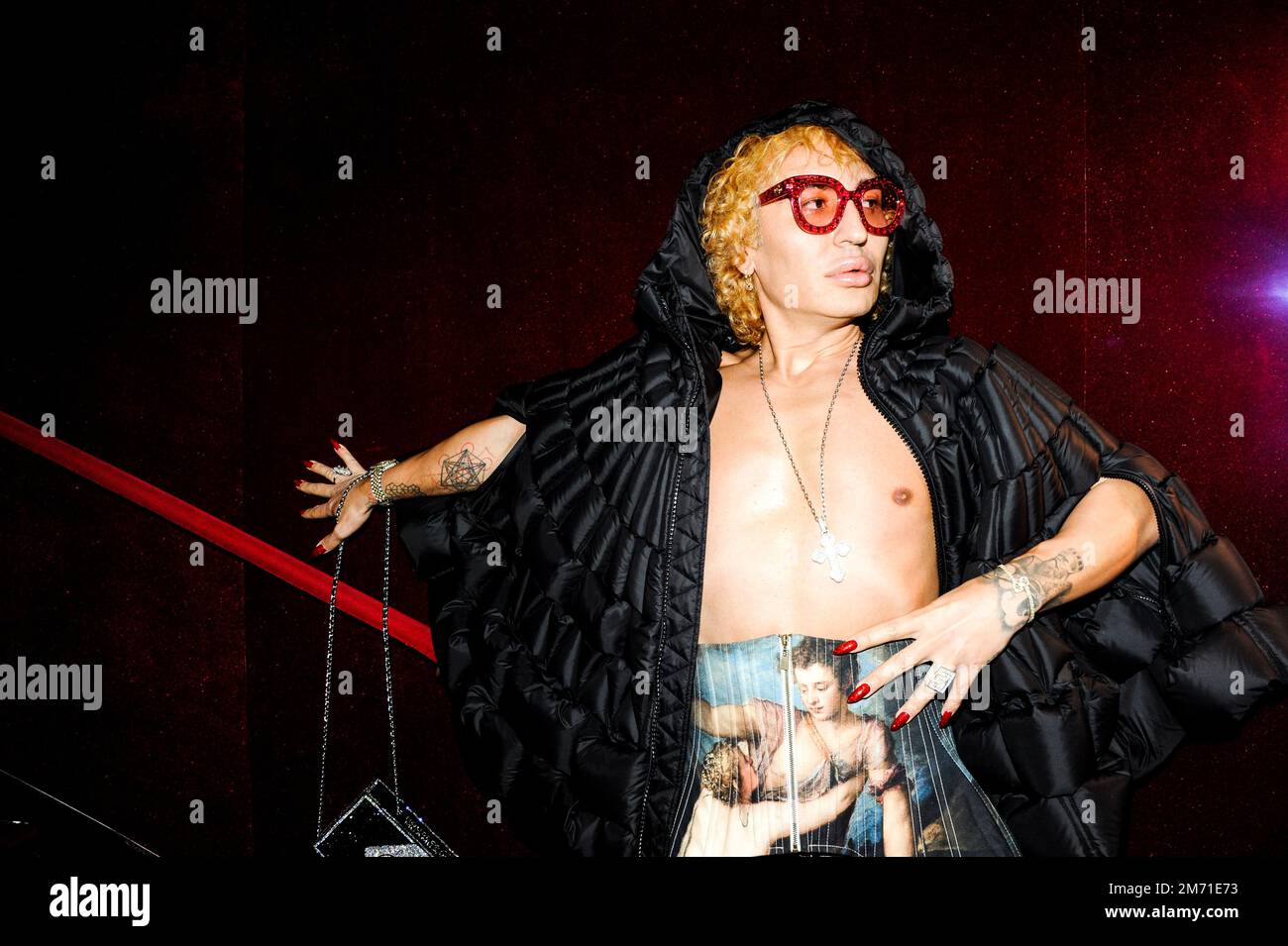 LGBTQIA+-Aktivist, Influencer und Model Elton Ilirjani an der Met OPERA für La Traviata, 5. Januar 2023 Stockfoto