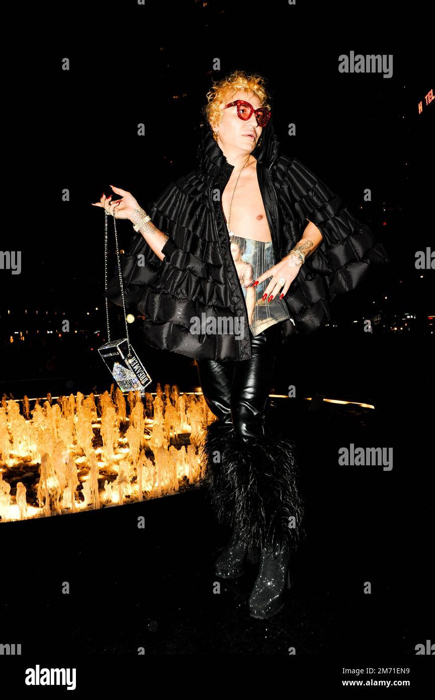 LGBTQIA+-Aktivist, Influencer und Model Elton Ilirjani an der Met OPERA für La Traviata, 5. Januar 2023 Stockfoto