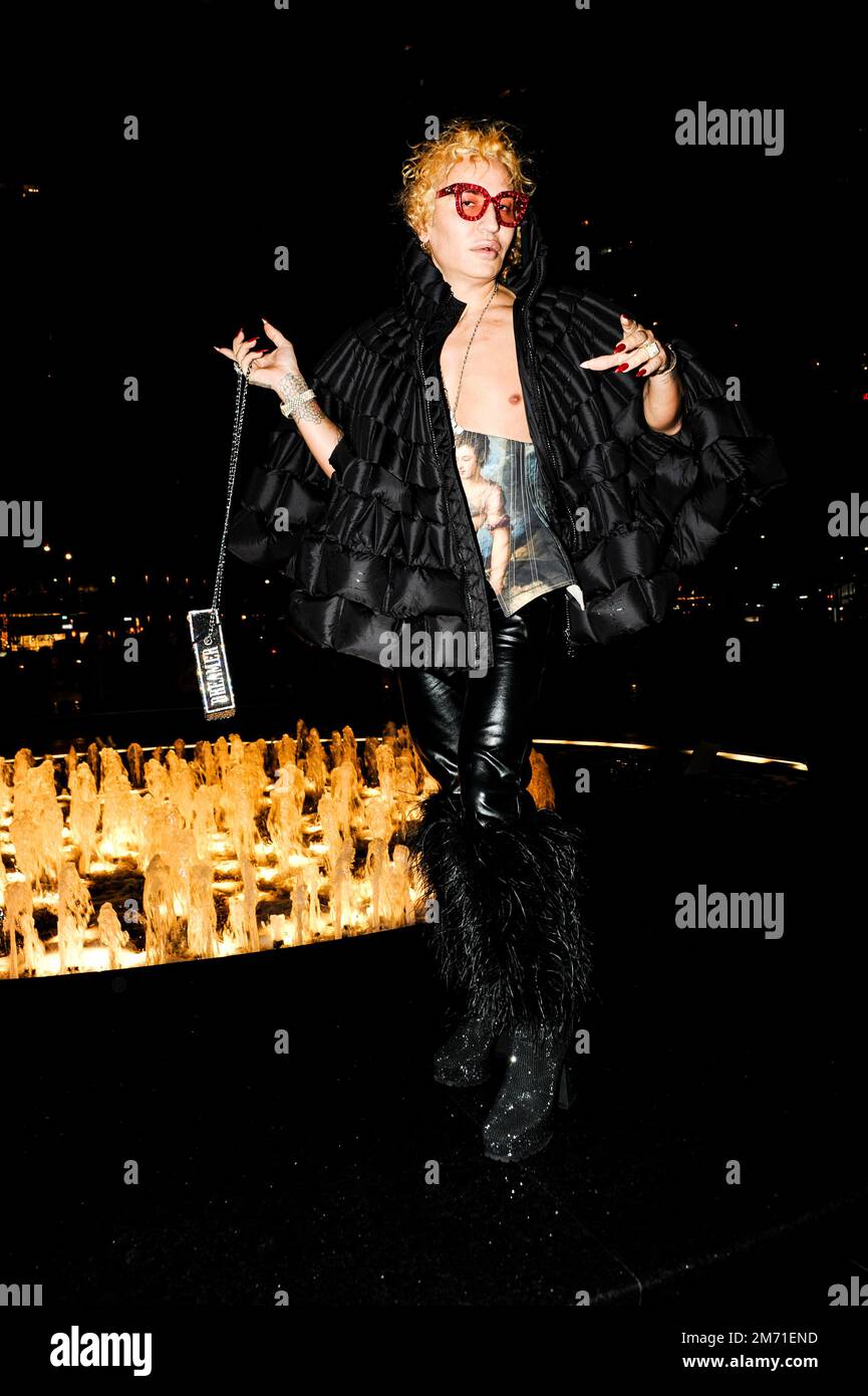 LGBTQIA+-Aktivist, Influencer und Model Elton Ilirjani an der Met OPERA für La Traviata, 5. Januar 2023 Stockfoto