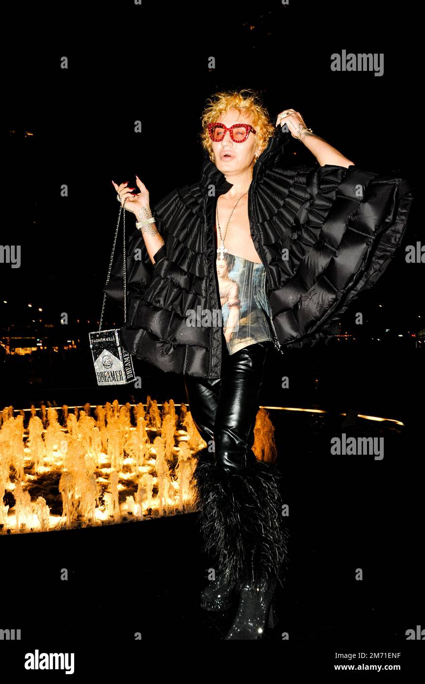 LGBTQIA+-Aktivist, Influencer und Model Elton Ilirjani an der Met OPERA für La Traviata, 5. Januar 2023 Stockfoto