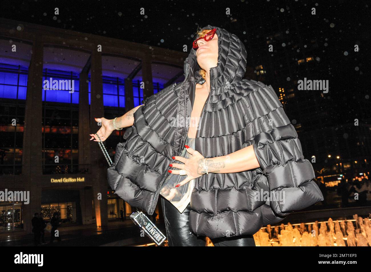 LGBTQIA+-Aktivist, Influencer und Model Elton Ilirjani an der Met OPERA für La Traviata, 5. Januar 2023 Stockfoto