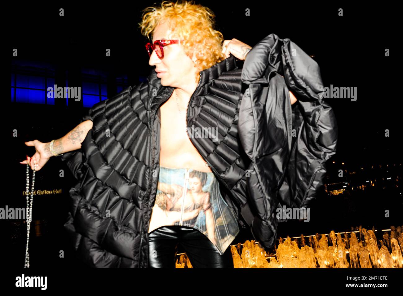 LGBTQIA+-Aktivist, Influencer und Model Elton Ilirjani an der Met OPERA für La Traviata, 5. Januar 2023 Stockfoto