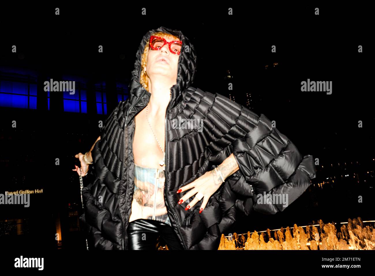 LGBTQIA+-Aktivist, Influencer und Model Elton Ilirjani an der Met OPERA für La Traviata, 5. Januar 2023 Stockfoto