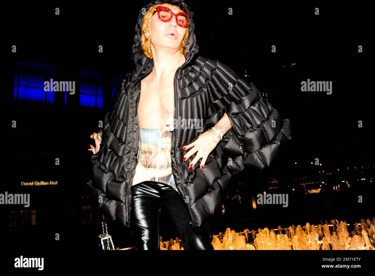 LGBTQIA+-Aktivist, Influencer und Model Elton Ilirjani an der Met OPERA für La Traviata, 5. Januar 2023 Stockfoto