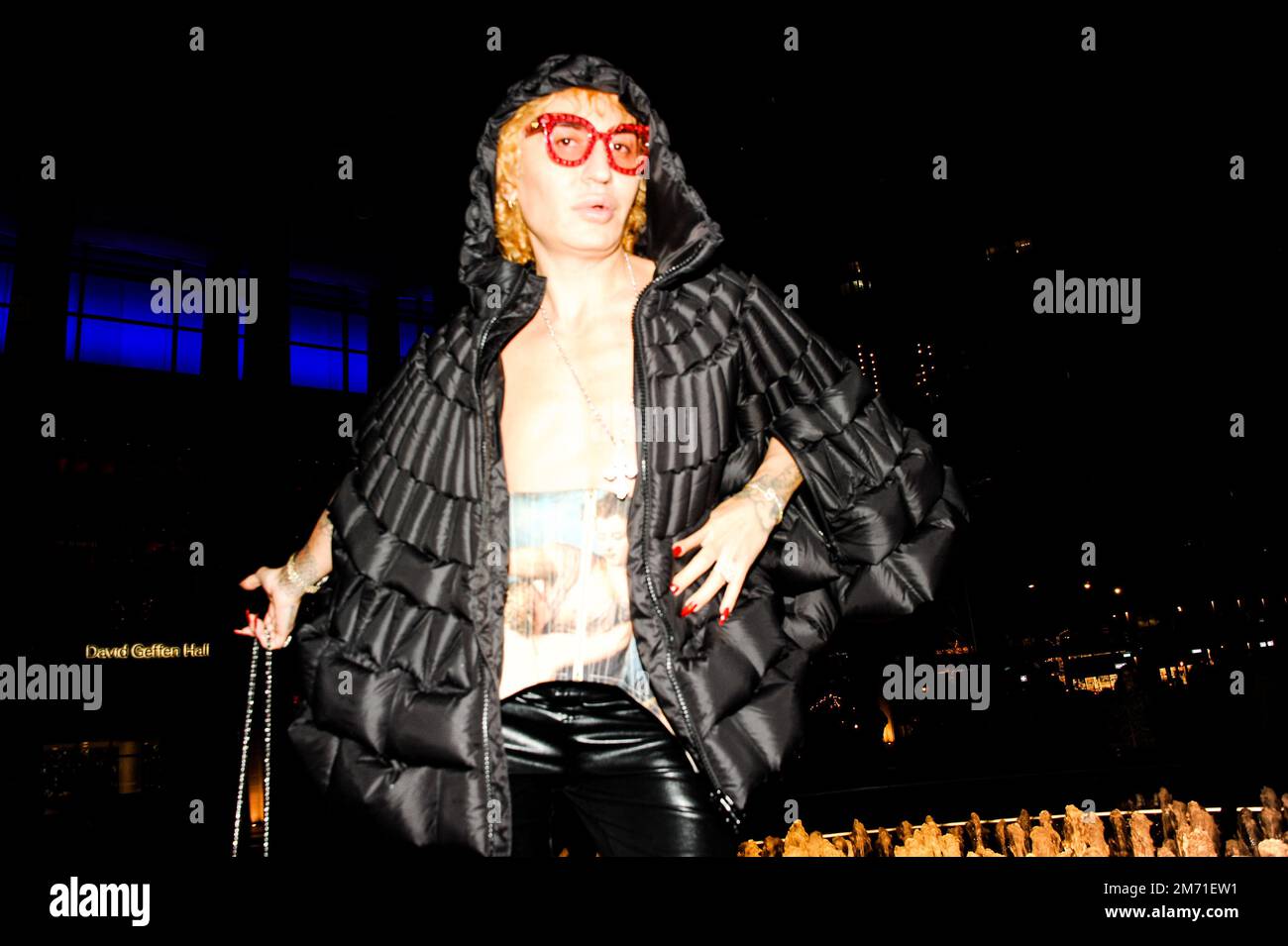 LGBTQIA+-Aktivist, Influencer und Model Elton Ilirjani an der Met OPERA für La Traviata, 5. Januar 2023 Stockfoto