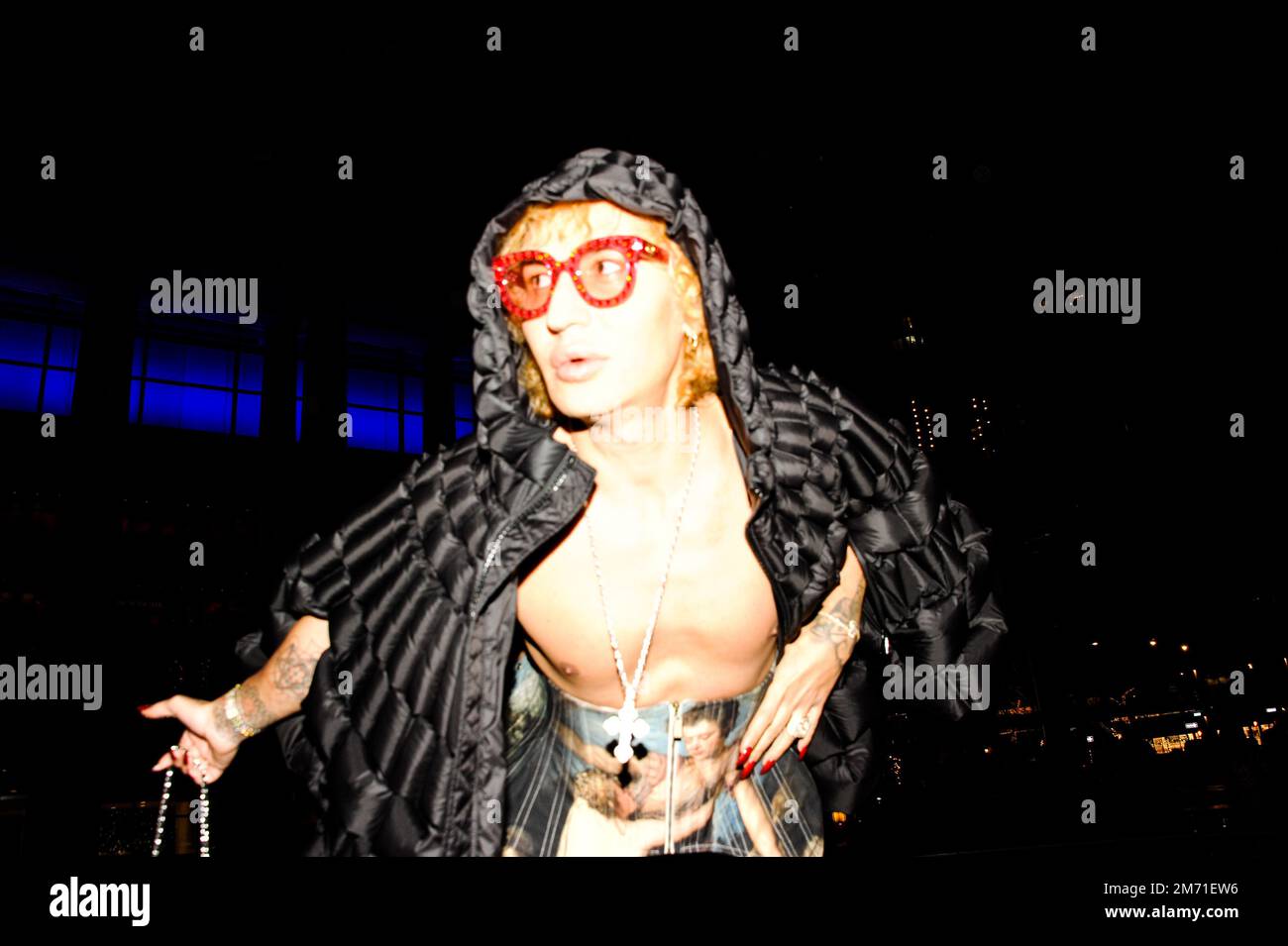 LGBTQIA+-Aktivist, Influencer und Model Elton Ilirjani an der Met OPERA für La Traviata, 5. Januar 2023 Stockfoto