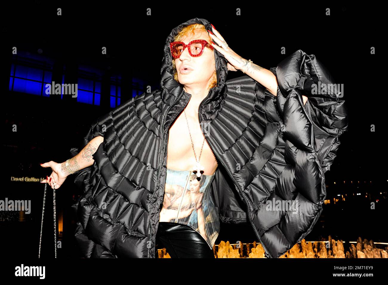 LGBTQIA+-Aktivist, Influencer und Model Elton Ilirjani an der Met OPERA für La Traviata, 5. Januar 2023 Stockfoto