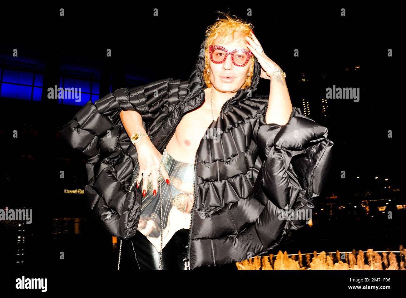 LGBTQIA+-Aktivist, Influencer und Model Elton Ilirjani an der Met OPERA für La Traviata, 5. Januar 2023 Stockfoto