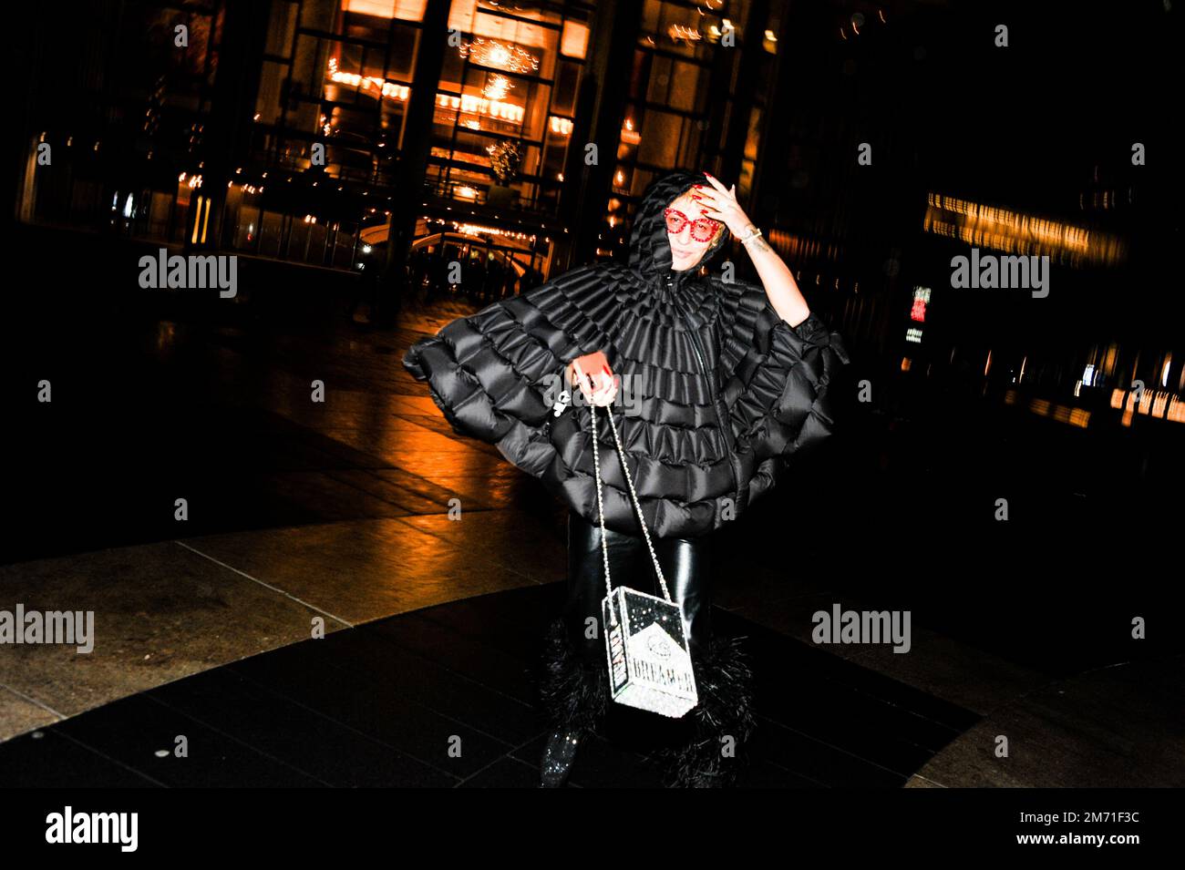 LGBTQIA+-Aktivist, Influencer und Model Elton Ilirjani an der Met OPERA für La Traviata, 5. Januar 2023 Stockfoto