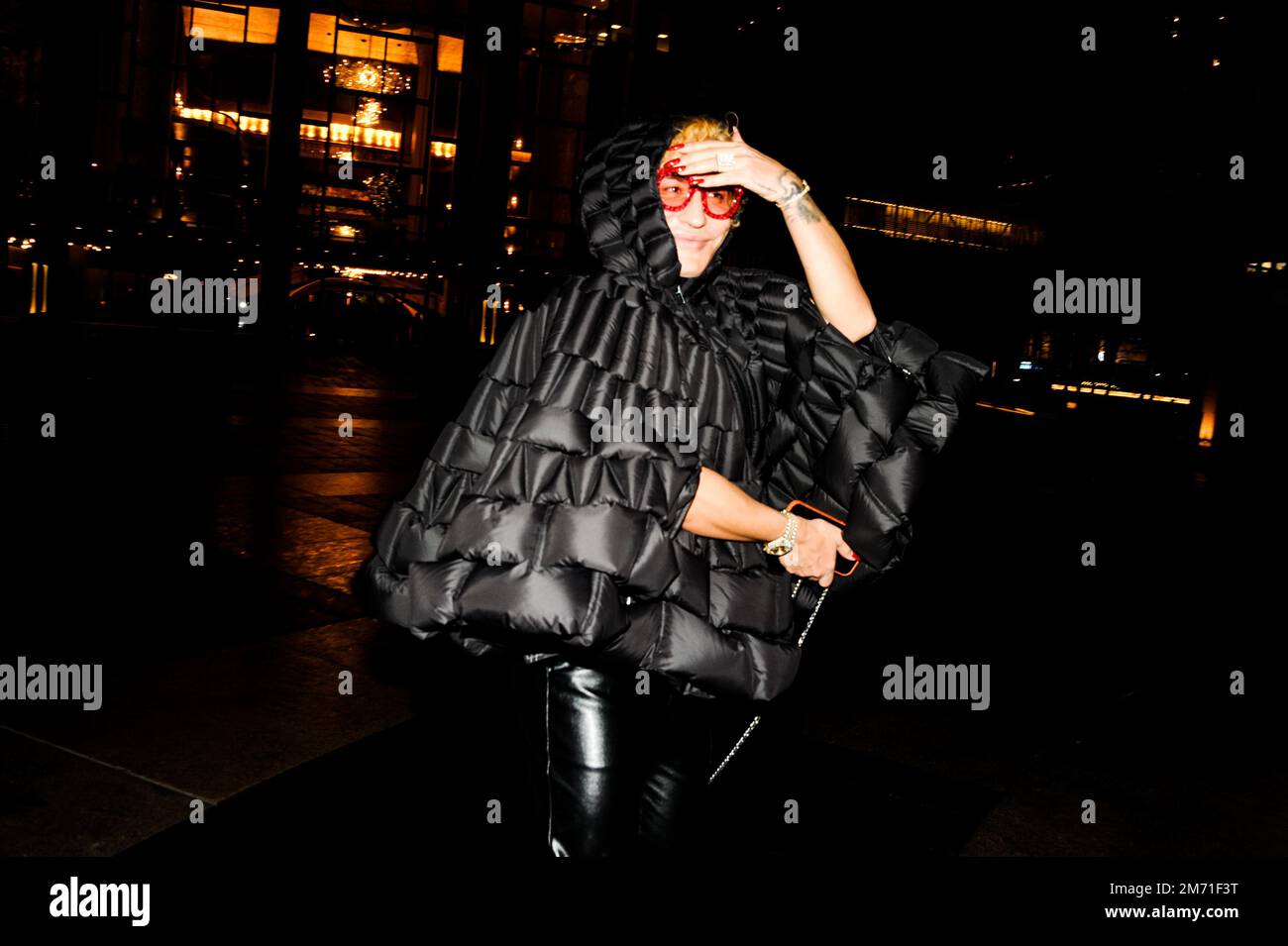 LGBTQIA+-Aktivist, Influencer und Model Elton Ilirjani an der Met OPERA für La Traviata, 5. Januar 2023 Stockfoto