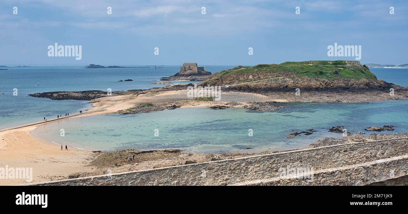 Fotografieren Sie den Panoramablick auf Saint Malo Stockfoto