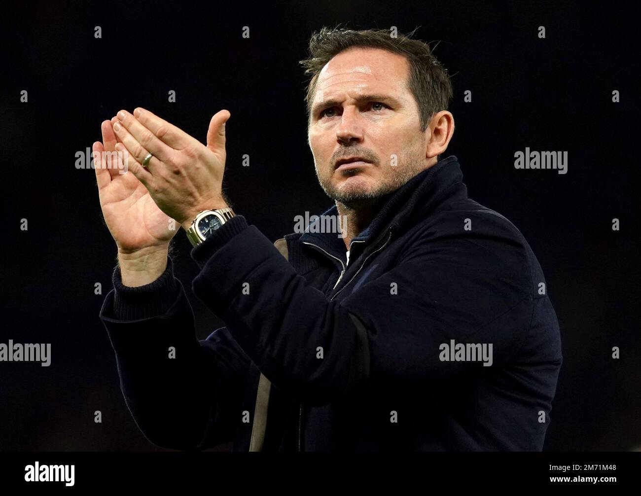Everton Manager Frank Lampard applaudiert den Fans nach dem dritten Spiel des Emirates FA Cup in Old Trafford, Manchester, in Vollzeit. Foto: Freitag, 6. Januar 2023. Stockfoto