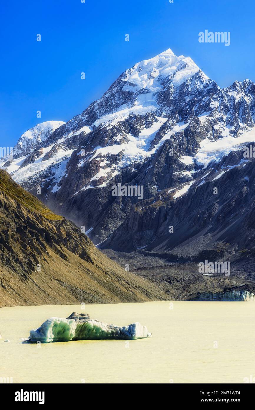 Gletscher geschmolzener Hooker Lake unter Mt Cook in Neuseeland - malerische Landschaft. Stockfoto