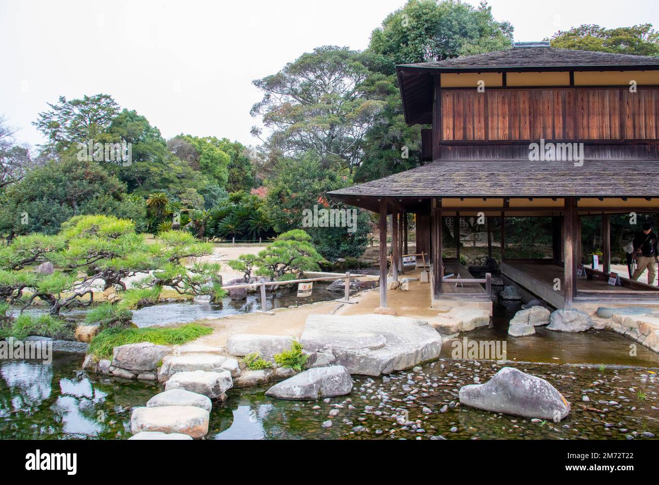 Okayama Japan 5. Dezember 2022: Blick auf Korakuen, einen japanischen Garten in der Präfektur Okayama. Es ist einer der drei Großen Gärten Japans Stockfoto