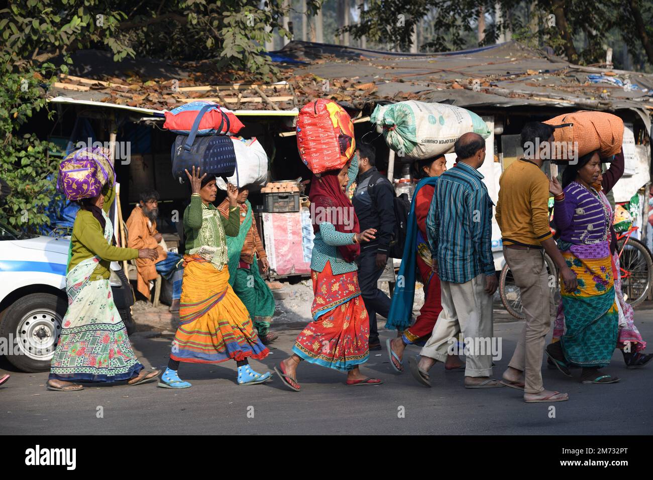 Nicht Exklusiv: 06. Januar 2023, Kalkutta, Indien. Pilger aus dem ganzen Land sind auf dem Weg hierher, zum Gangasagar Mela Transitlager auf ihrem Weg Stockfoto