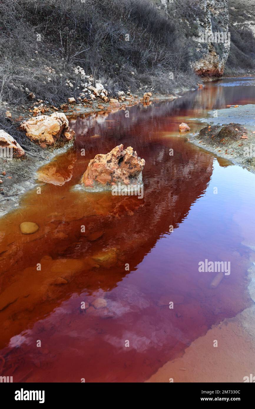 Blood Red Pools am Blast Beach, Durham Heritage Coast, Seaham, County Durham, Großbritannien Stockfoto