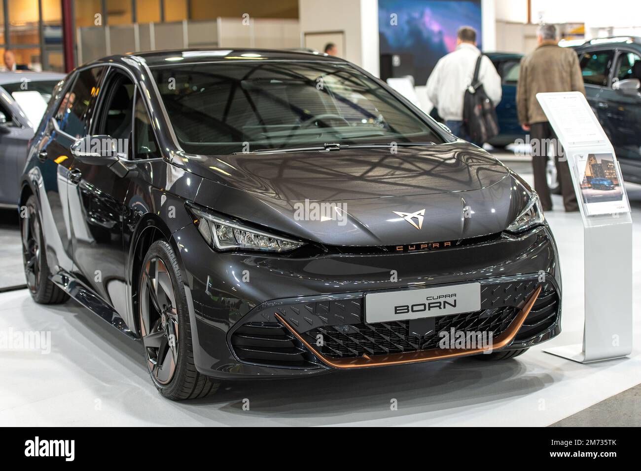 Riga, Lettland - 29. April 2022: International Motor Show, Elektroauto CUPRA Born Quasar Grey Stockfoto