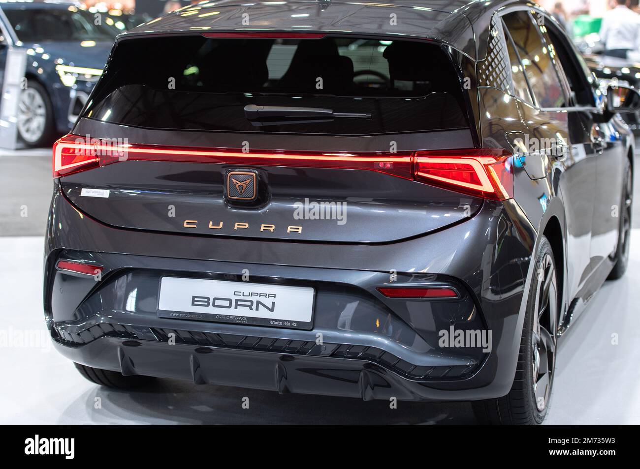 Riga, Lettland - 29. April 2022: International Motor Show, Elektroauto CUPRA Born Quasar Grey Stockfoto