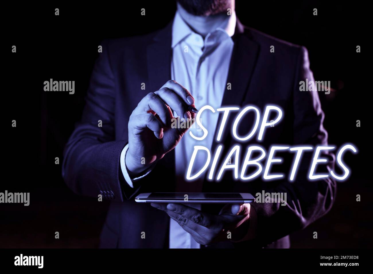 Textüberschrift mit „Stop Diabetes“. Der Blutzuckerspiegel im Blut ist höher als normal. Injizieren Sie Insulin Stockfoto