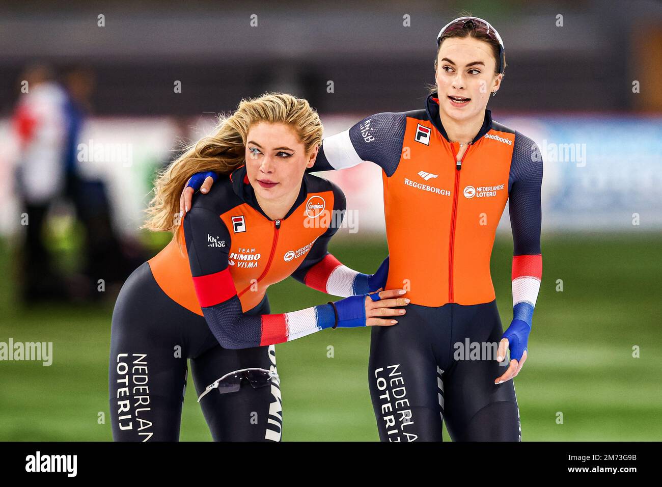 HAMAR - Jutta Leerdam (NED) und Femke Kok (NED) im 1000m-Sprint der Frauen während der ISU European Speed Skating Championships in der Hamar Olympischen Halle am 7. Januar 2023 in Hamar, Norwegen. ANP VINCENT JANNINK niederlande raus - belgien raus Stockfoto