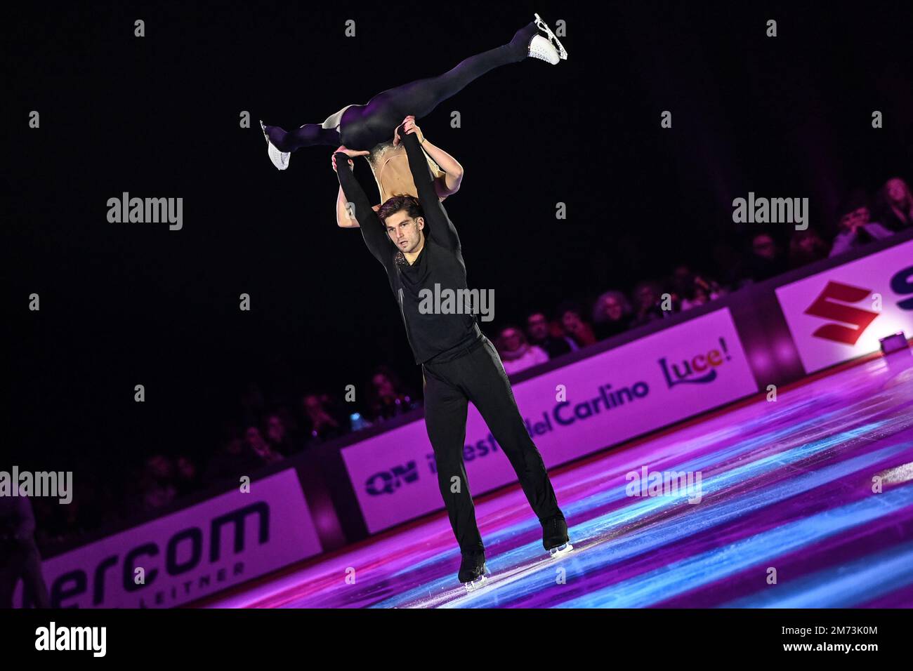 Unipol Arena, Bologna, Italien, 06. Januar 2023, Lucrezia Beccari und Matteo Guarise (Italien) während 2023 Bol on Ice – Plushenko and Friends – Ice SpO Stockfoto