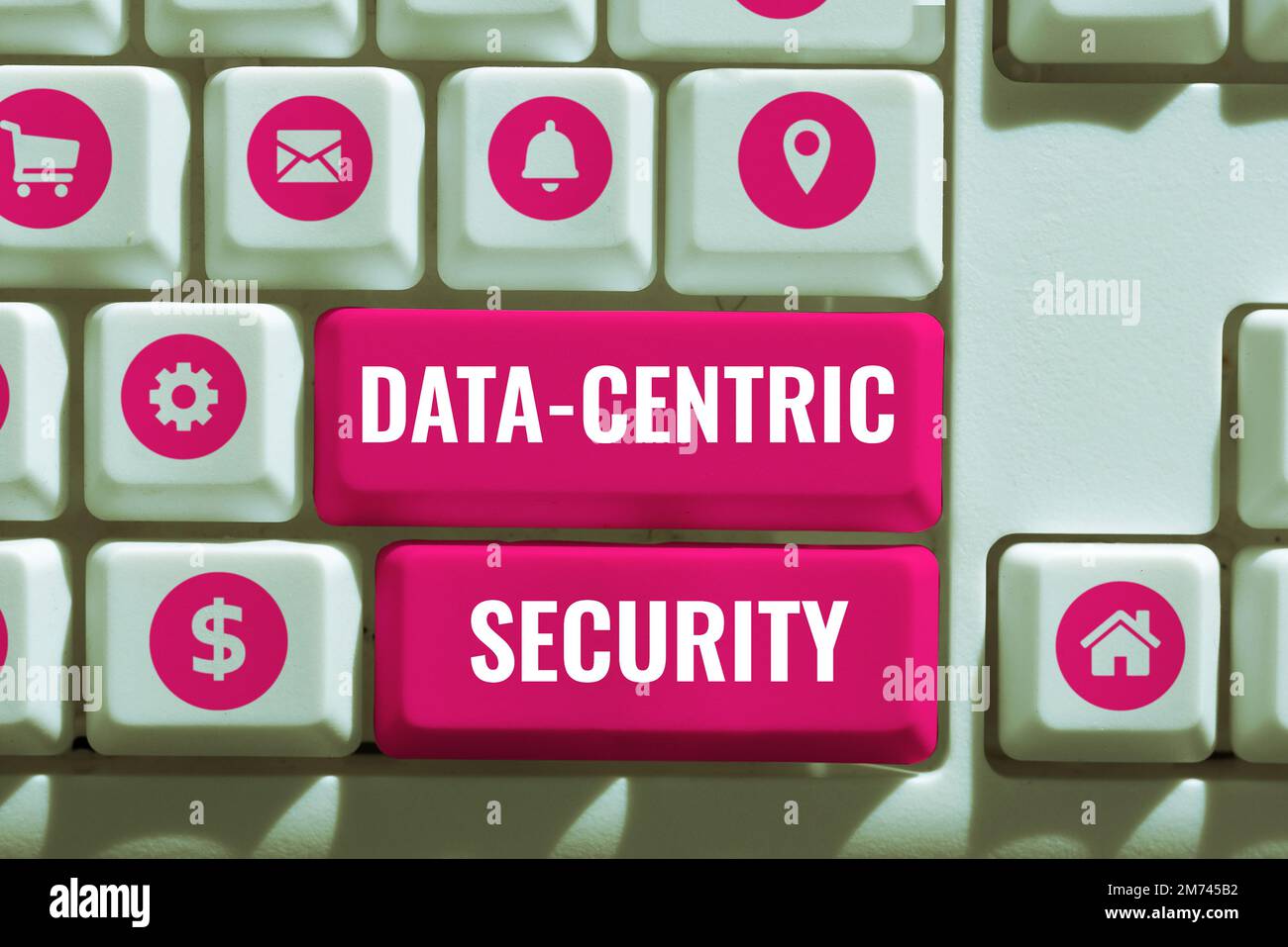 Textunterschrift für datenorientierte Sicherheit. Das Konzeptfoto umfasst die vom Internet aus der Datenbank abgerufenen Werte Stockfoto