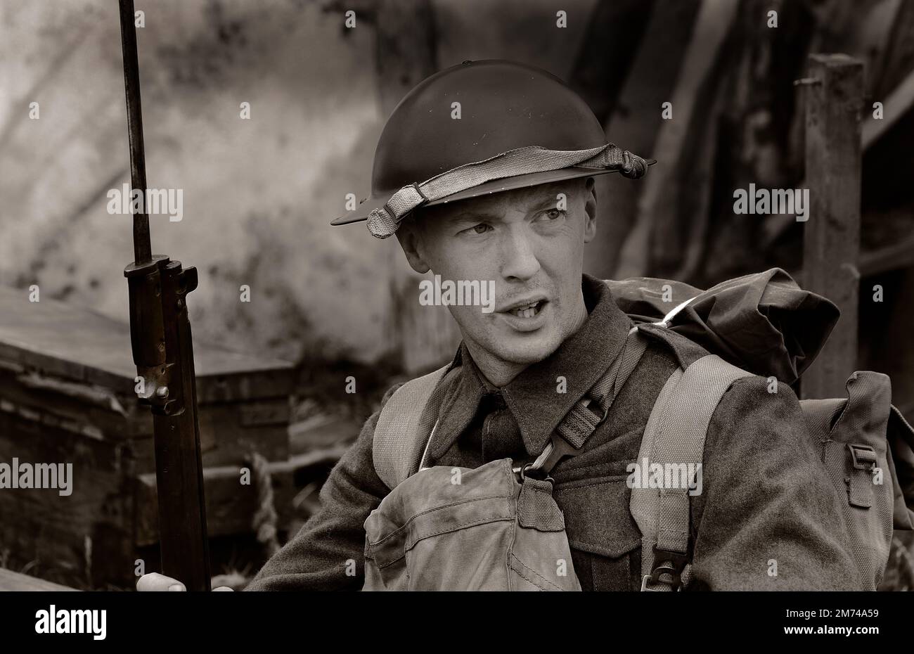 Schauspieler auf einer Militärshow, die Soldat der Weltkriege darstellt. Stockfoto