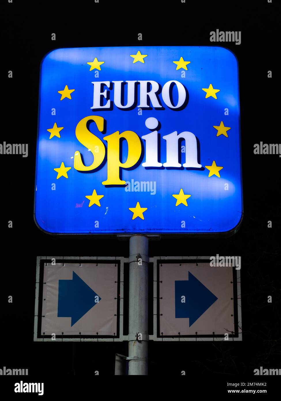 Ljubljana, Slowenien - 26. Dezember 2022: Eurospin ist eine kulinarische Discounter in Italien, Kroatien und Slowenien Stockfoto