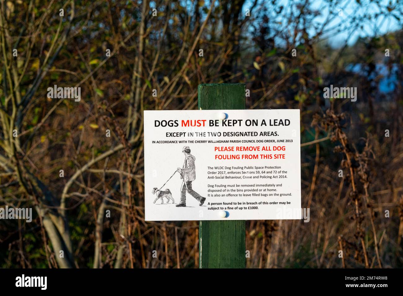 Schild an Hundebesitzer in Cherry Fields, Cherry Willingham Lincoln 2022 Stockfoto