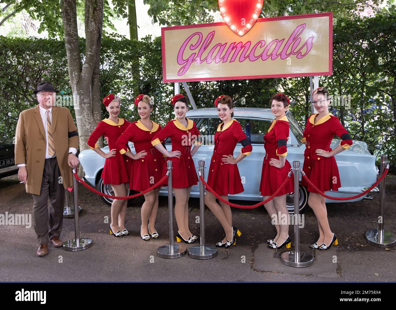 Glamcabs Mädchen beim 2022 Goodwood Revival Stockfoto