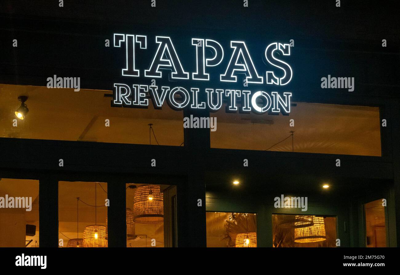 Tapas Revolution, ein zwangloses Restaurant in Liverpool, in dem spanische Gerichte serviert werden Stockfoto