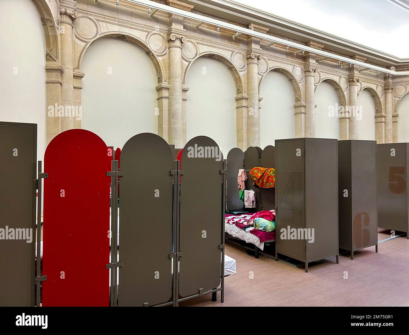 Paris, Frankreich, im Frauenhaus, 'Halte Pour Femmes Sans Abri', Hotel de Ville, Schlafplätze, Betten, obdachlose Frauen in paris Stockfoto