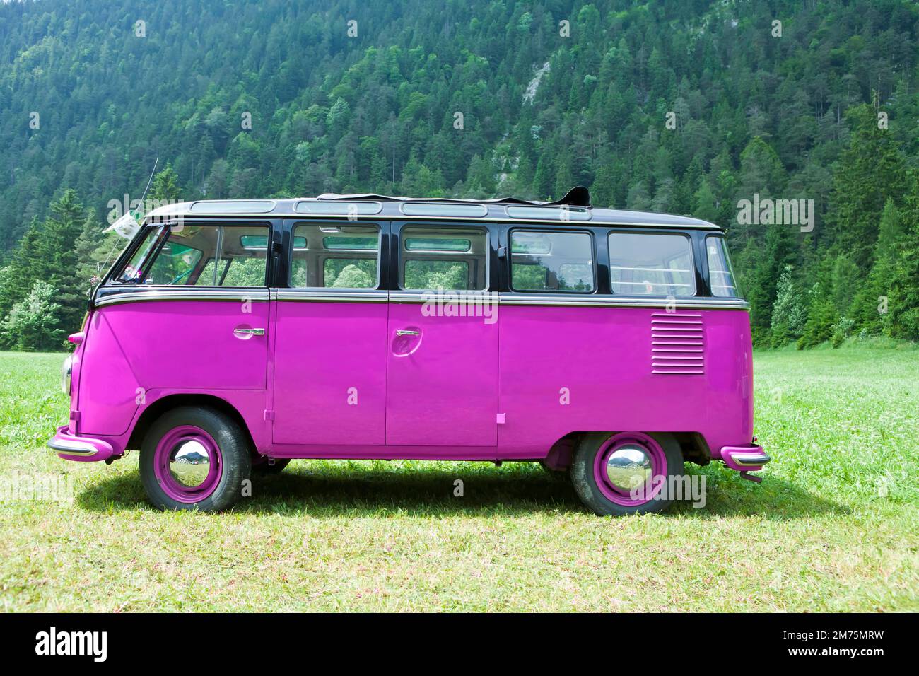 VW T1, BULI, LACKIERT, LILA, COMPUTERGENERIERT Stockfoto