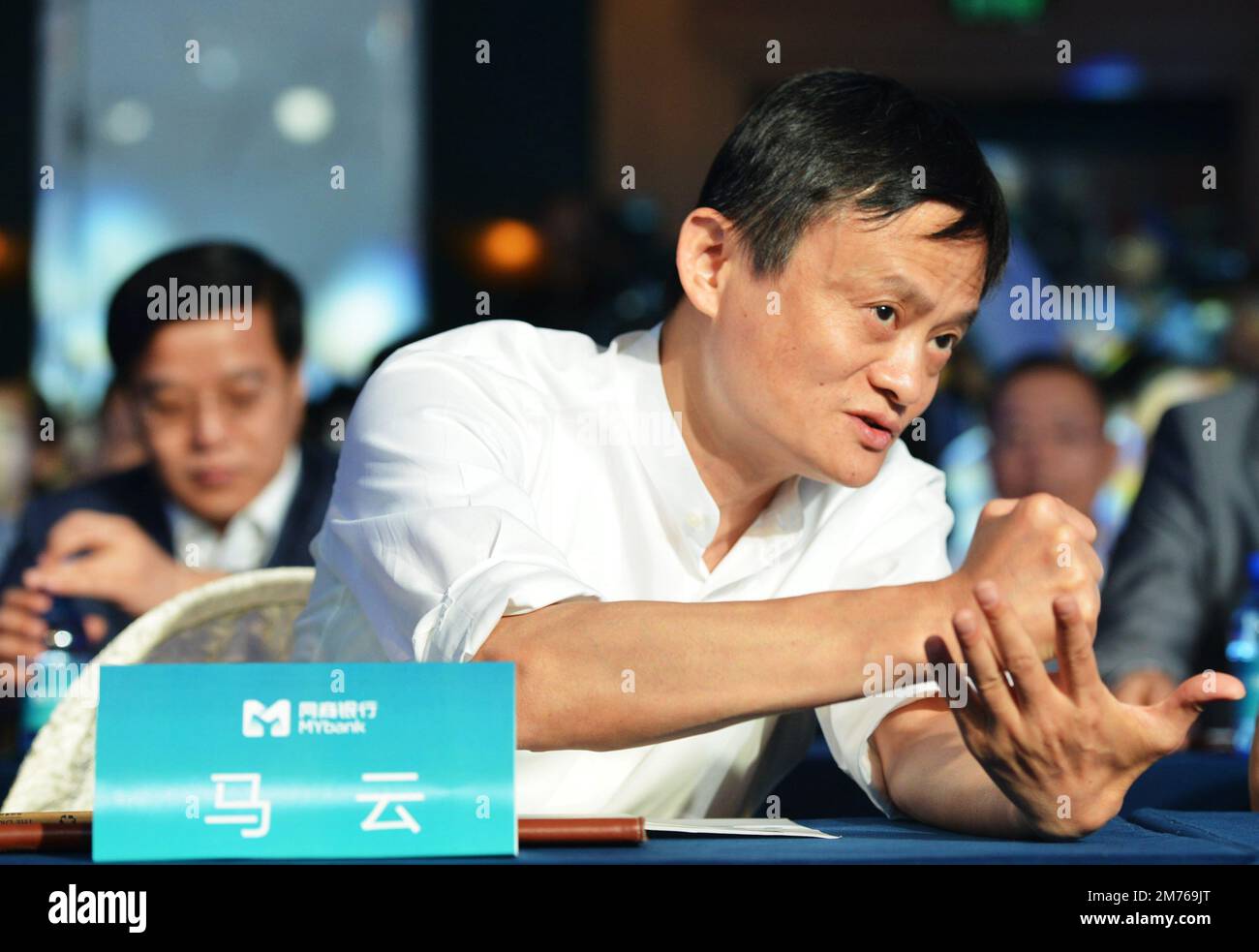 (DATEI)Jack Ma, Gründer der Ant Group, nimmt an der Eröffnungssitzung der Zhejiang E-Merchant Bank Teil. Hangzhou, Provinz Zhejiang, China, 25. Juni 2015. Ein Stockfoto