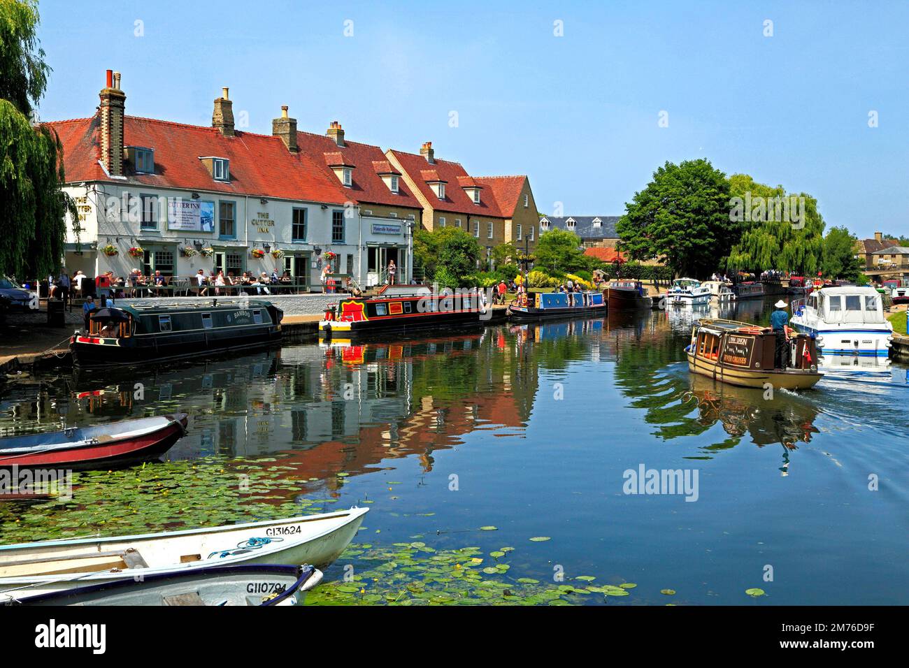 Ely, Cutter Inn, River Ouse, Boote, Lastkähne, Cambridgeshire, England Stockfoto