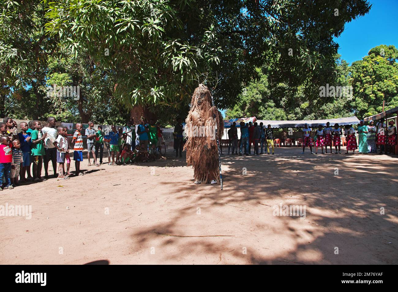 Kumpo-Tanz mit Masken in Senegal, Westafrika Stockfoto
