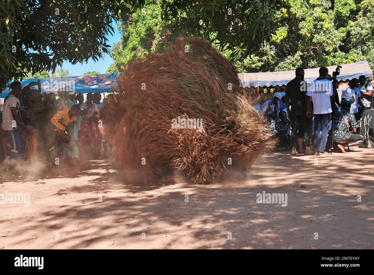 Kumpo-Tanz mit Masken in Senegal, Westafrika Stockfoto