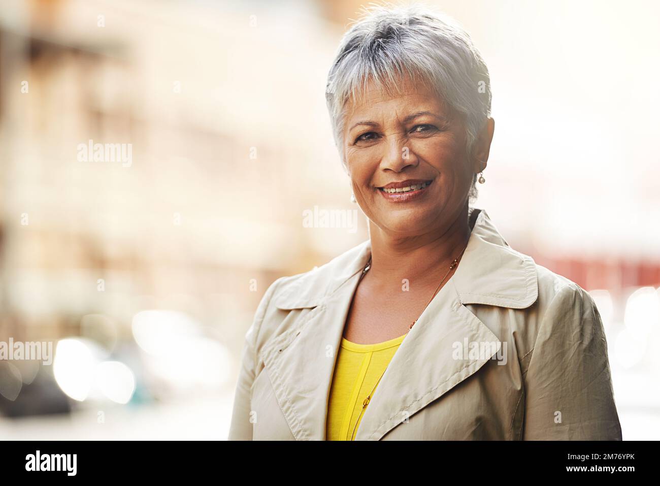 Die Natur tut dir gut. Eine reife Frau, die etwas Freizeit genießt. Stockfoto