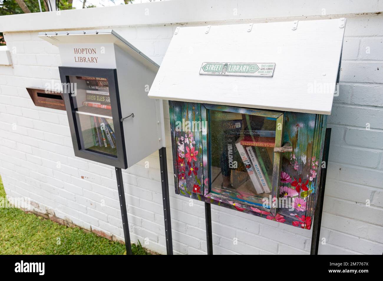 Kostenlose Bücher kleine lokale Bibliothek in Bayview Sydney, Leute leihen, leihen und leihen Bücher kostenlos, Sydney, Australien Stockfoto