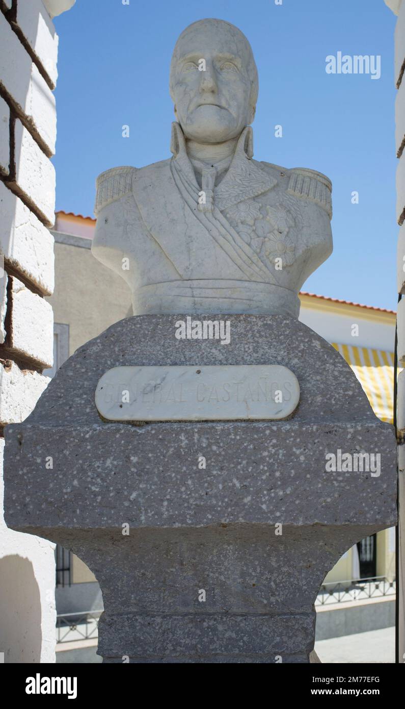 La Albuera, Spanien - 12. Juni 2021: Denkmal für General Castanos, Befehlshaber der spanischen Armee in der Schlacht von La Albuera, 1811. Badajoz, Spanien Stockfoto