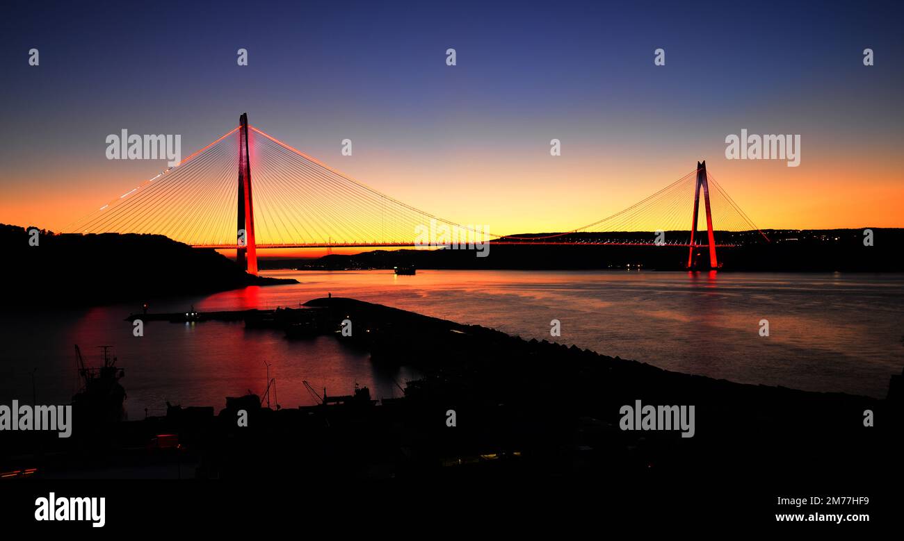 Die Yavuz-Sultan-Selim-Brücke ist in Istanbul, Türkei. Stockfoto