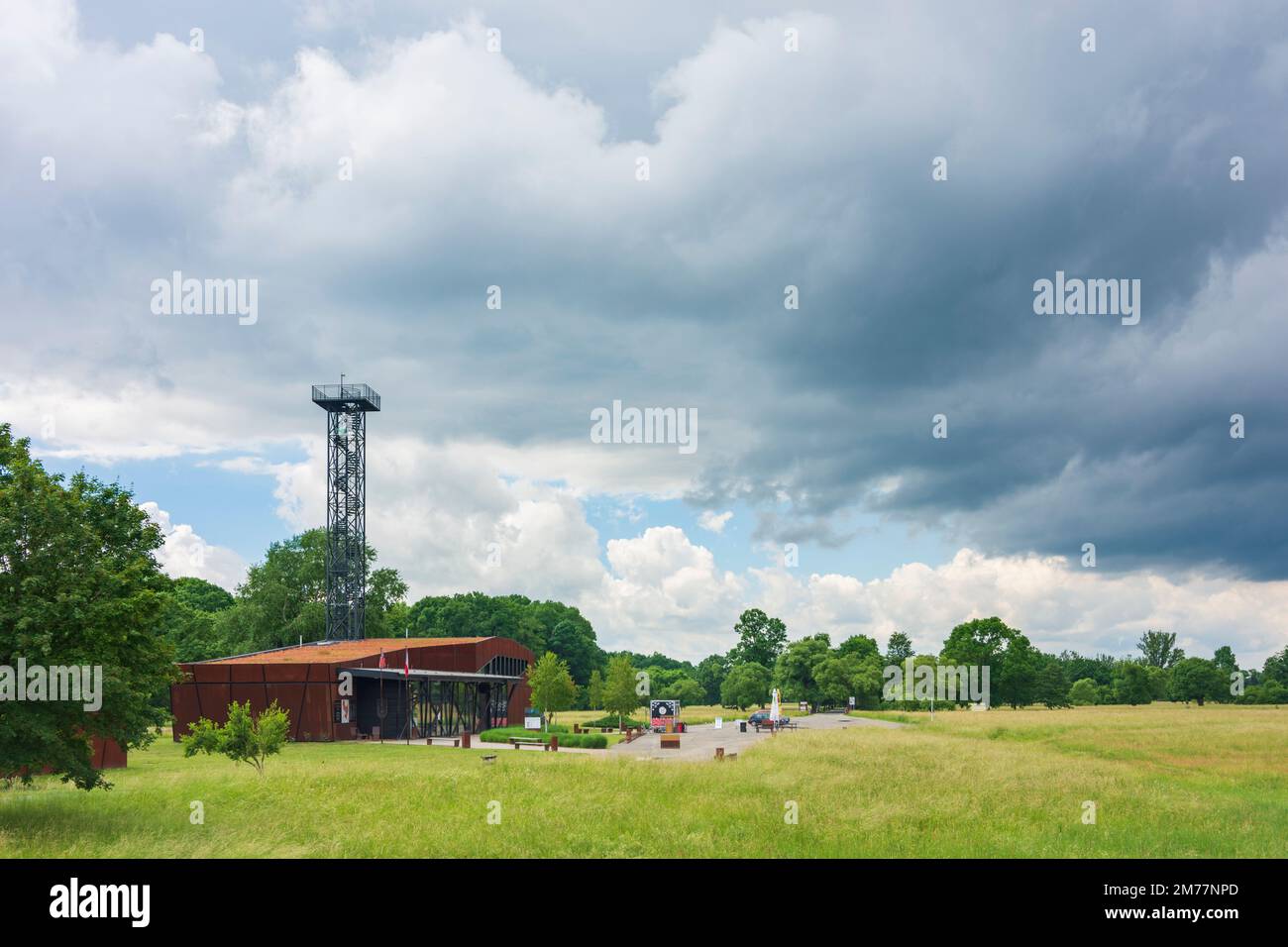 Mikulcice (Mikultschitz): Archäologische Ausgrabungsstätte Mikulcice-Valy und Museum mit Überresten eines bedeutenden slawischen gords aus der Zeit des Großen Mährischen Stockfoto