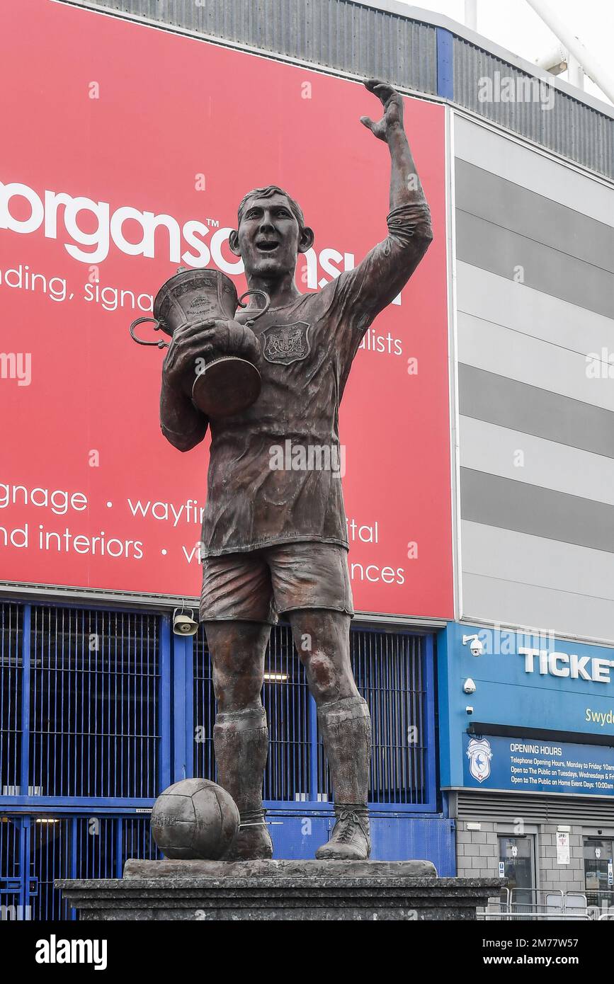 Cardiff, Großbritannien. 08. Januar 2023. Statue des FA-Pokalsiegers 1927 Captain Fred Keenor, beim Emirates FA-Pokalspiel in der dritten Runde Cardiff City vs Leeds United im Cardiff City Stadium, Cardiff, Großbritannien, 8. Januar 2023 (Foto von Mike Jones/News Images) in Cardiff, Großbritannien, am 1./8. Januar 2023. (Foto: Mike Jones/News Images/Sipa USA) Guthaben: SIPA USA/Alamy Live News Stockfoto