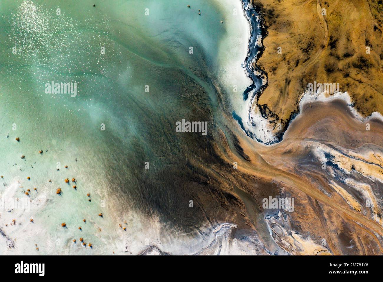 Luftaufnahme des berühmten Roten Schlamms, abstrakte Linien, surreale Landschaft, isländisches Gefühl. Stockfoto