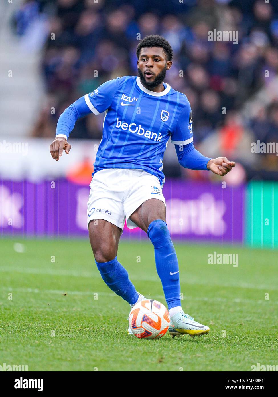 GENK, BELGIEN - JANUAR 8: Mark Mc Kenzie von KRC Genk während des Spiels der Jupiler Pro League zwischen KRC Genk und Club Brügge in der Cegeka Arena am 8. Januar 2023 in Genk, Belgien (Foto: Joris Verwijst/Orange Pictures) Stockfoto